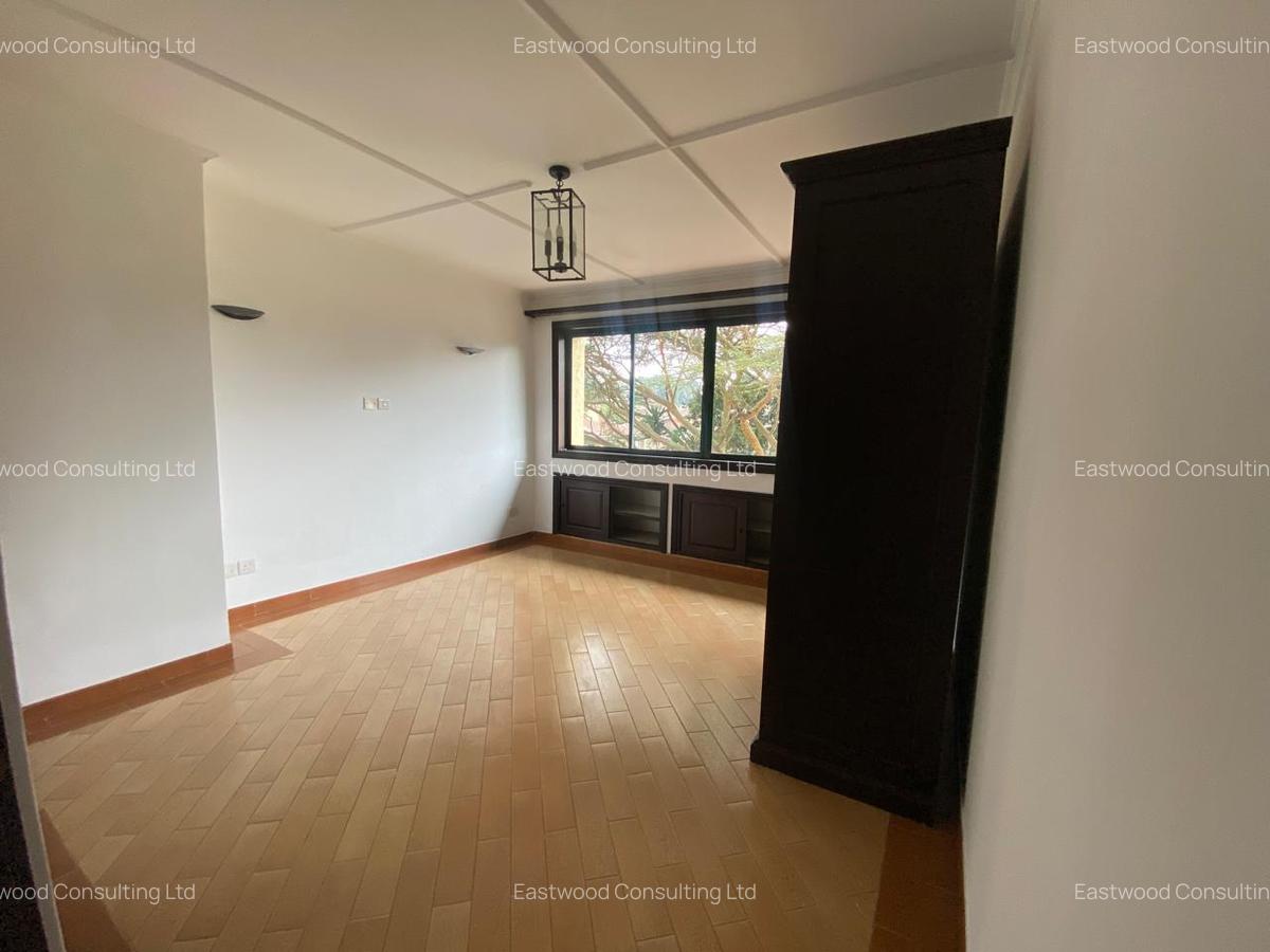 3 Bed House with En Suite in Brookside - 11