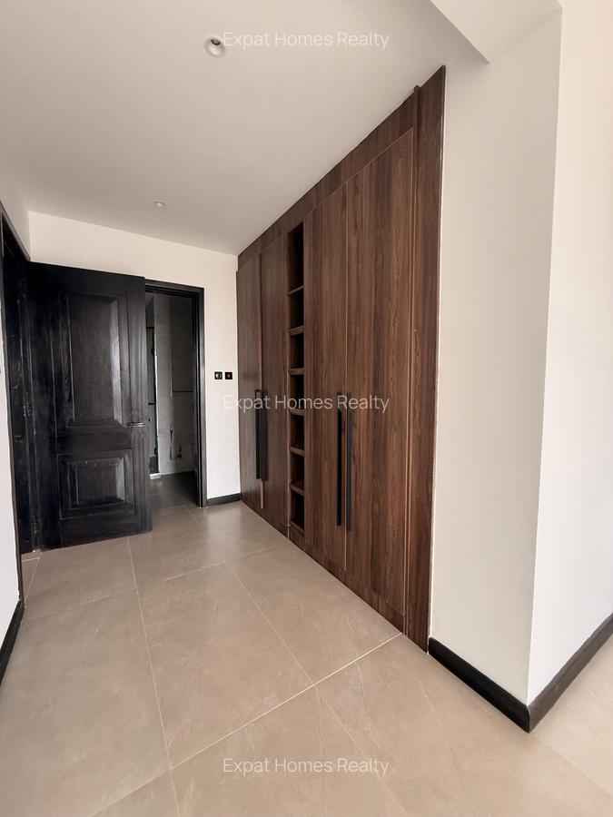 3 Bed Apartment with En Suite in Riverside - 2