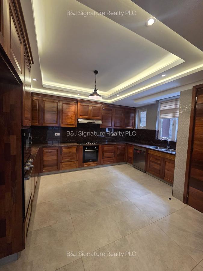 5 Bed Townhouse with En Suite in Lavington - 3