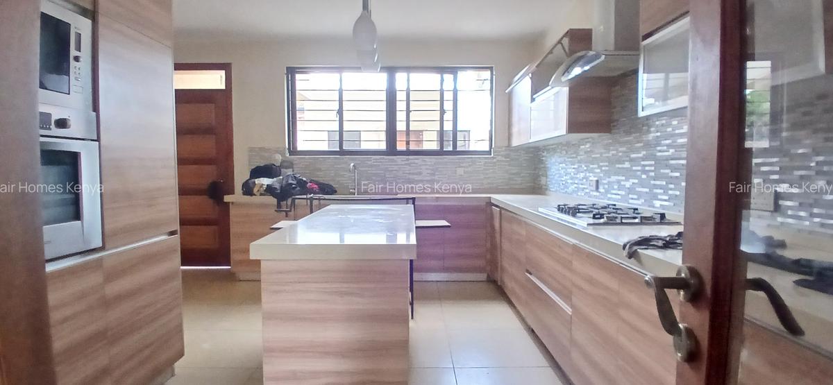 5 Bed Townhouse with En Suite at Lavington Green - 12