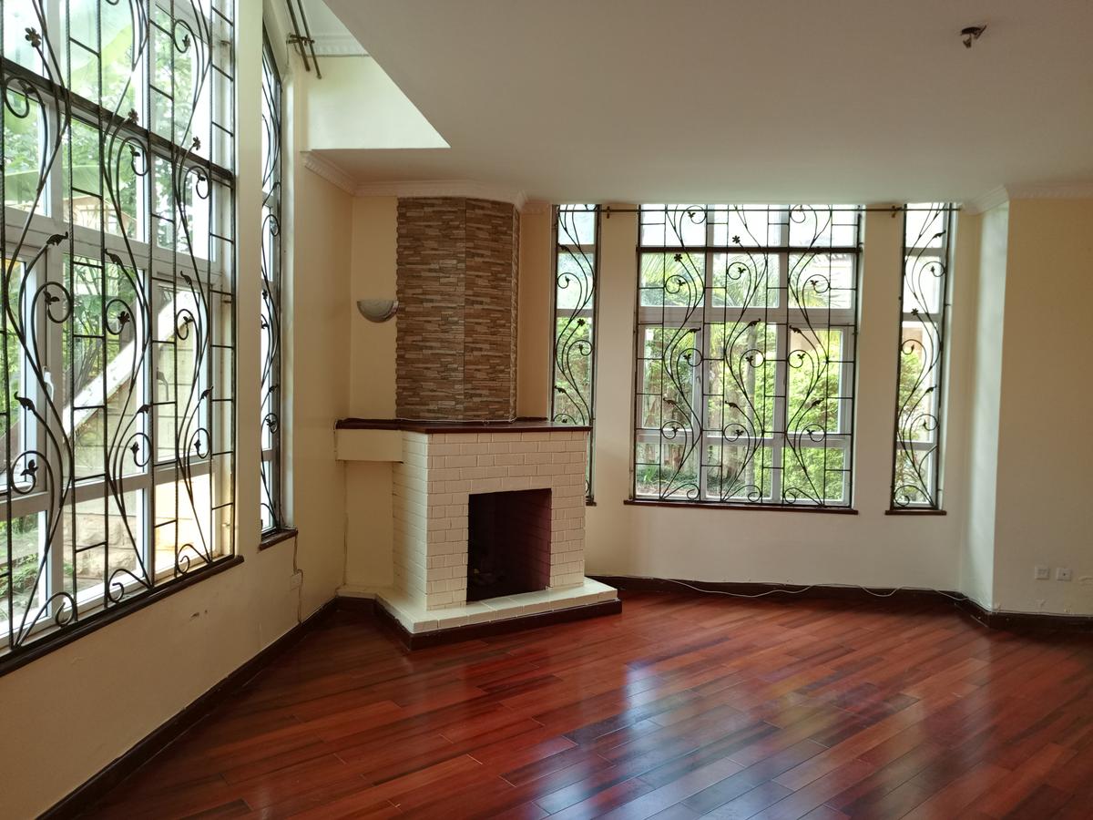 5 Bed Townhouse with En Suite in Lavington - 6