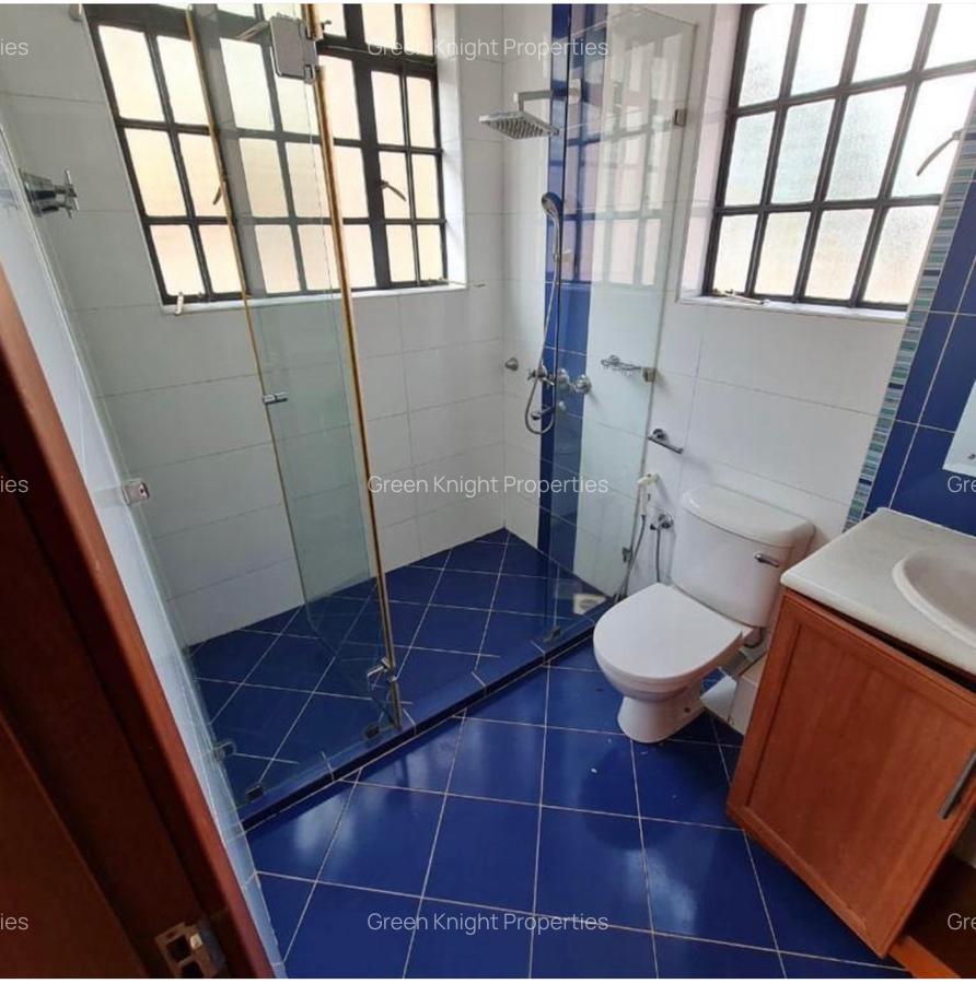 4 Bed Townhouse with En Suite in Lavington - 11