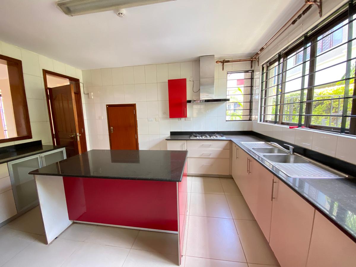 5 Bed Townhouse with En Suite in Lavington - 11