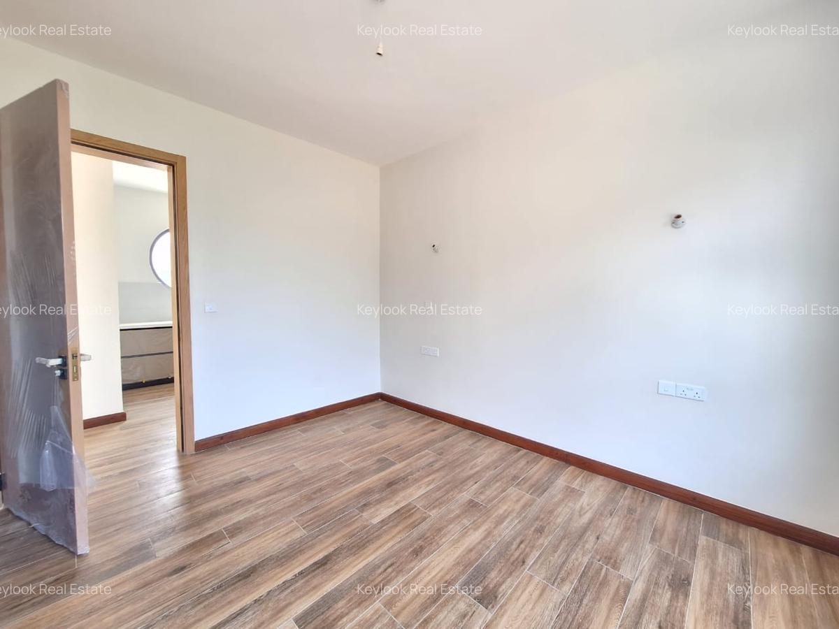 5 Bed Townhouse with En Suite at Lavington - 11