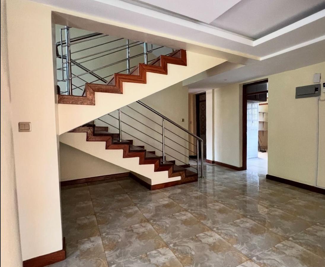 5 Bed House with En Suite in Lavington - 6