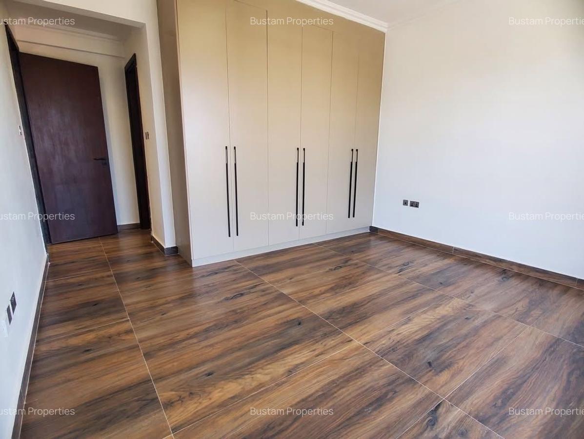 Serviced 2 Bed Apartment with En Suite in Brookside - 11