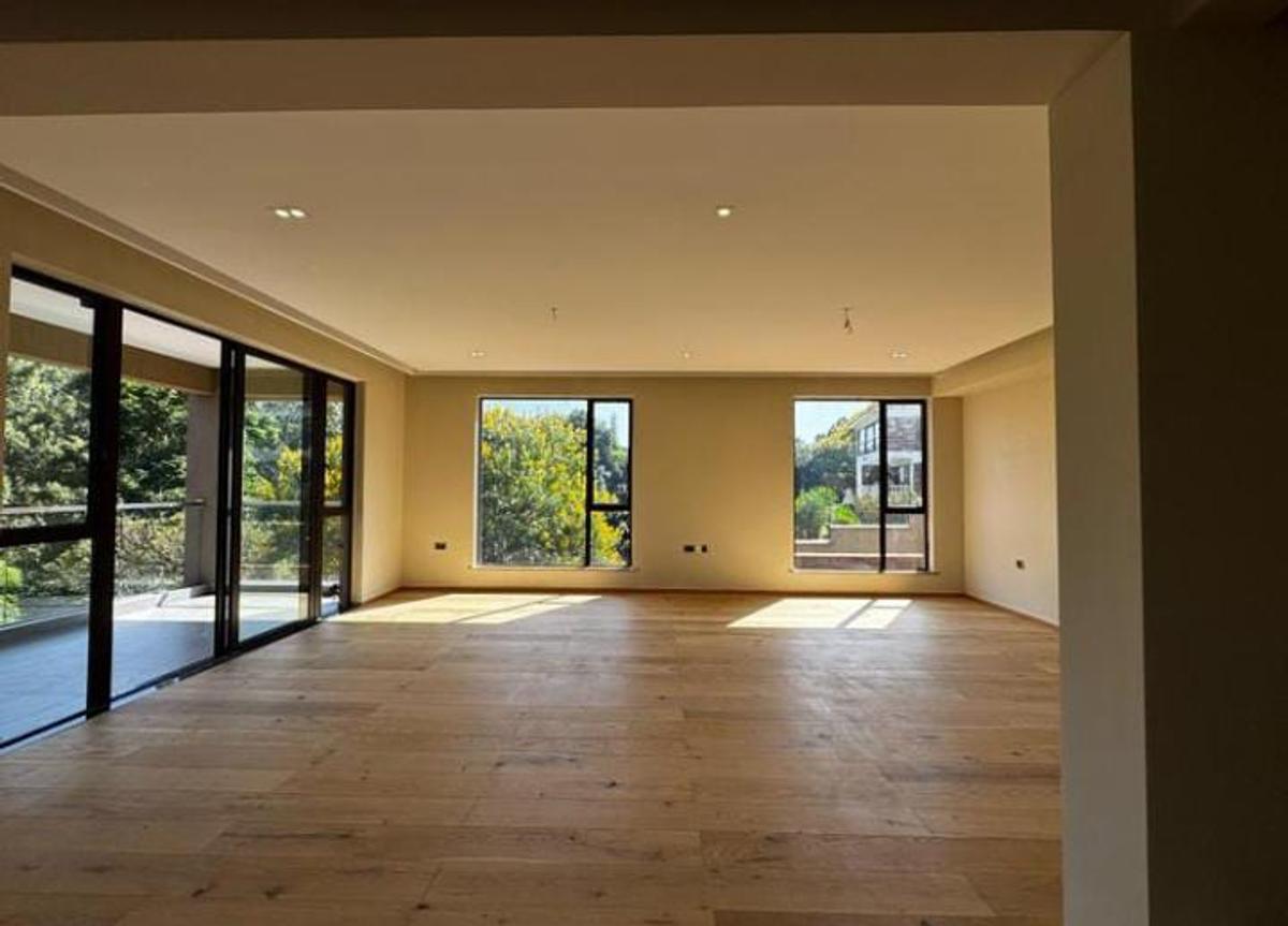 6 Bed Villa with En Suite in Nyari - 2