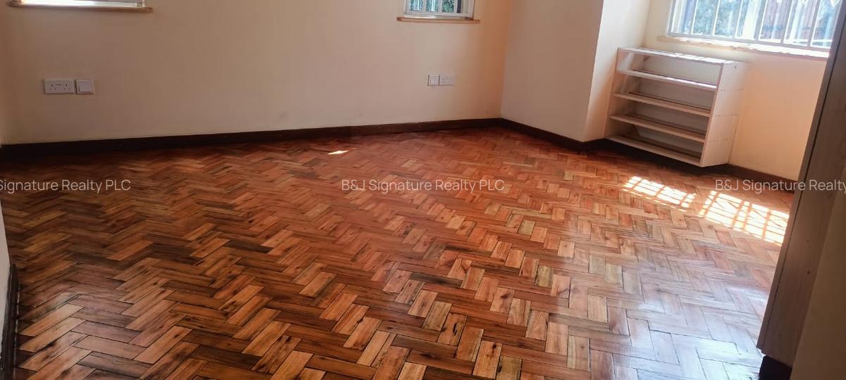 4 Bed Villa with En Suite in Spring Valley - 9