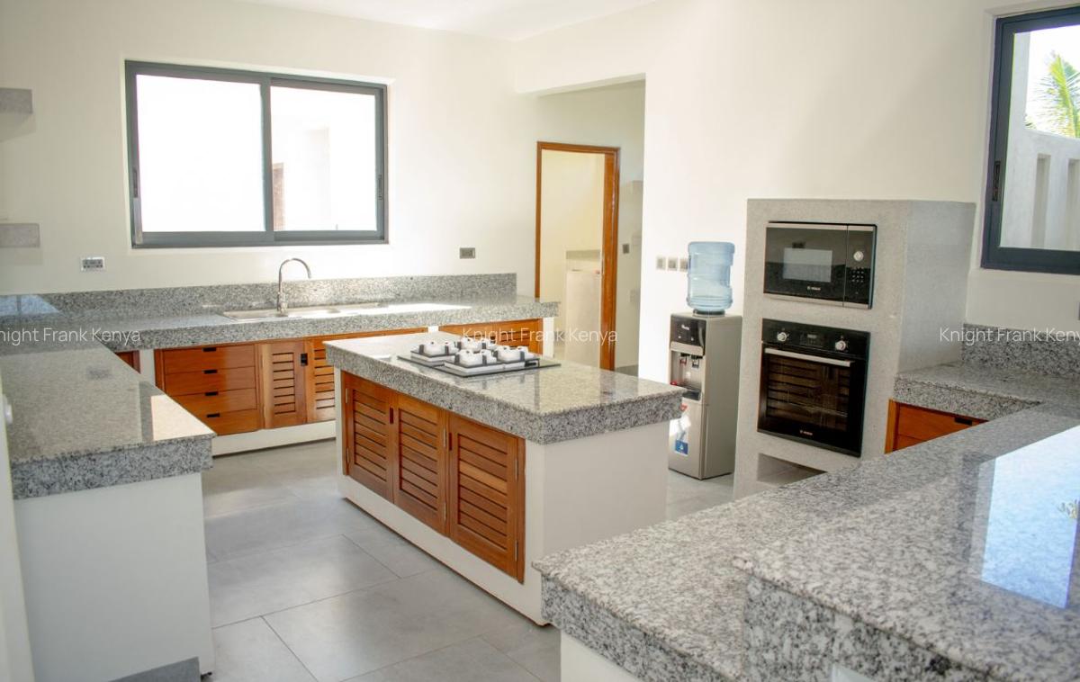 4 Bed House with En Suite at Pazuri - 5