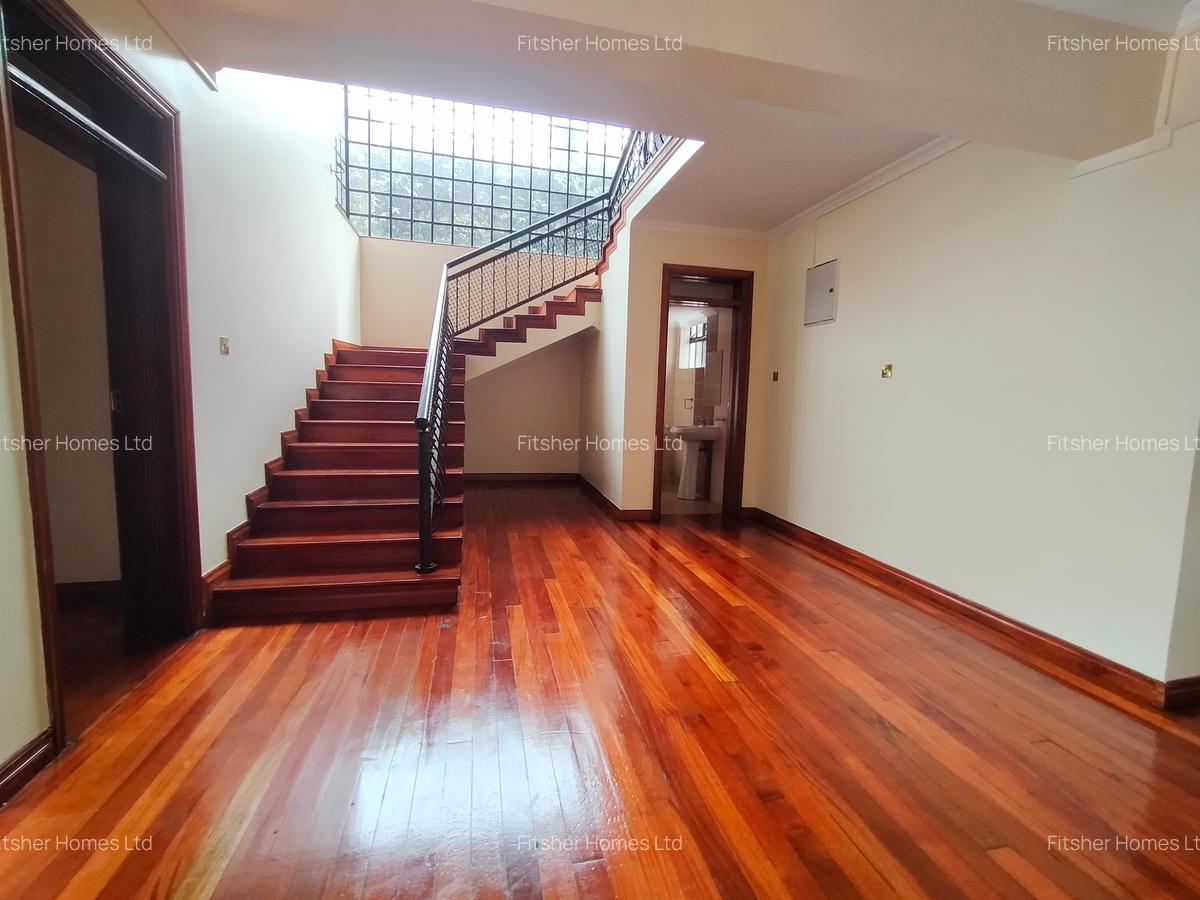 4 Bed House with En Suite in Runda - 14