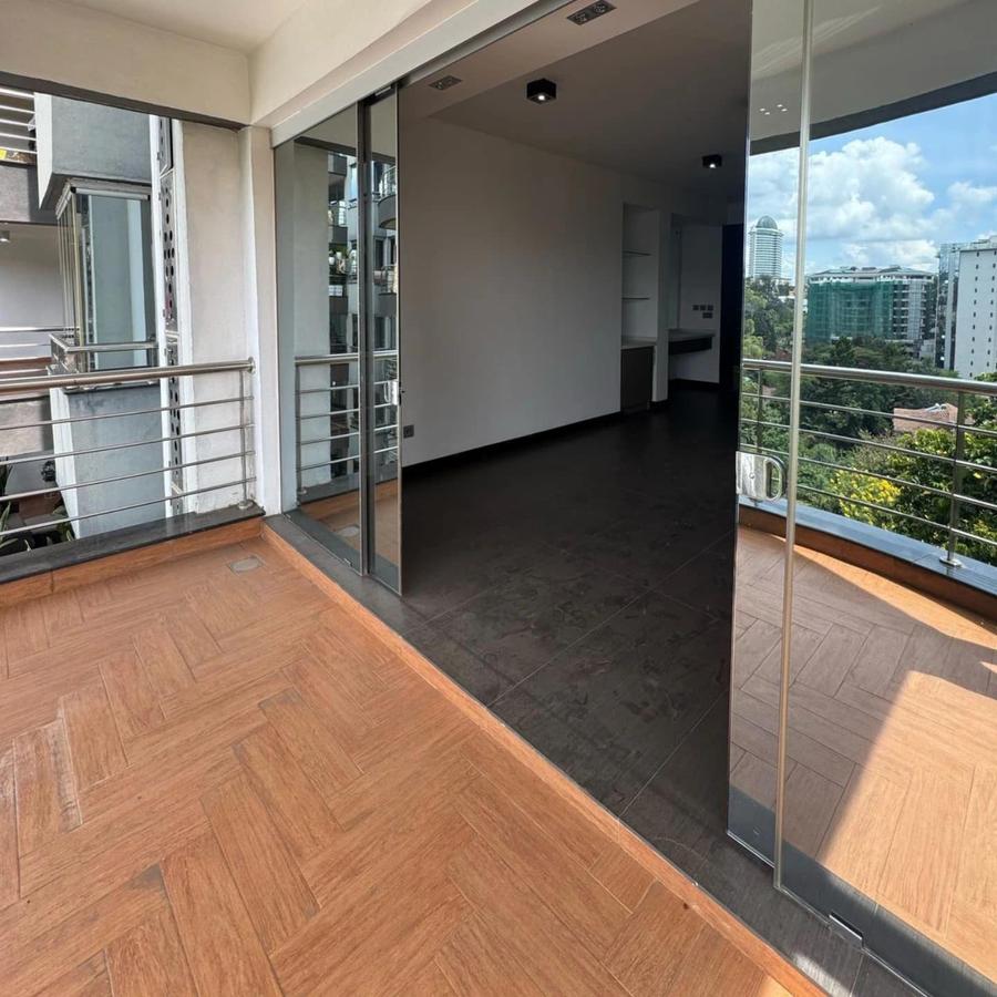 3 Bed Apartment with En Suite in Riverside - 16