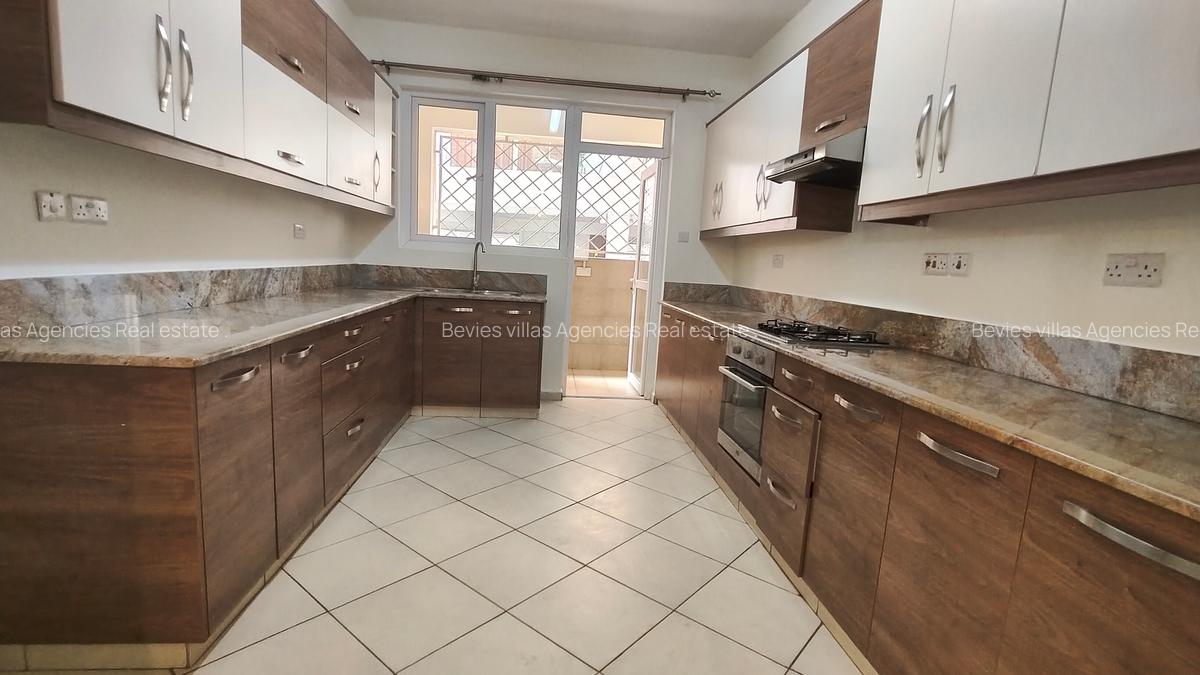 2 Bed Apartment with En Suite at Brookside - 7