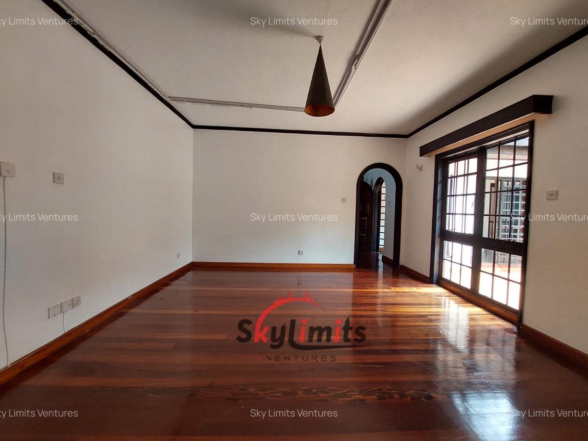 4 Bed Townhouse with En Suite in Riverside - 15