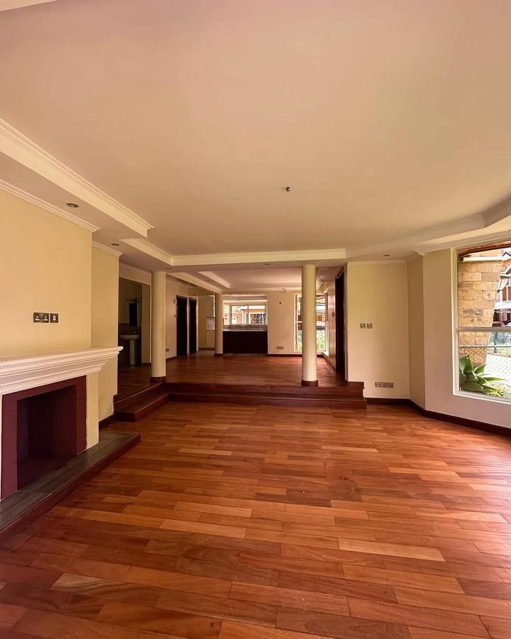 5 Bed Townhouse with En Suite at Lavington - 6