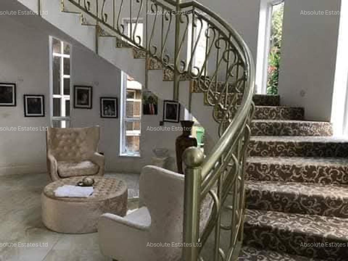 5 Bed Townhouse with En Suite in Muthaiga - 11