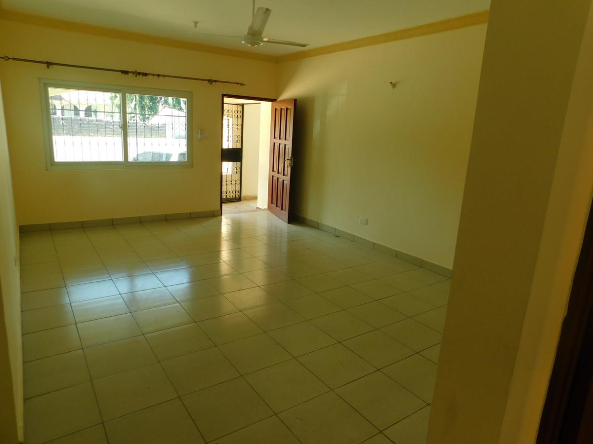 3 Bed Apartment with En Suite in Nyali Area - 12