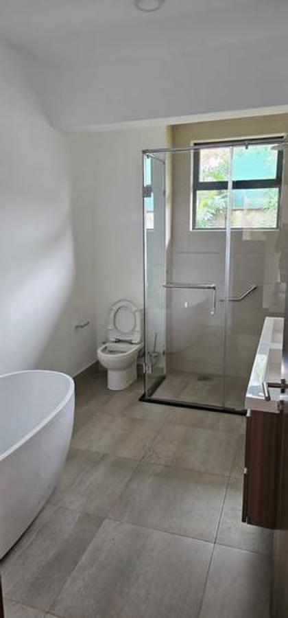 4 Bed Apartment with Backup Generator in Rosslyn - 10