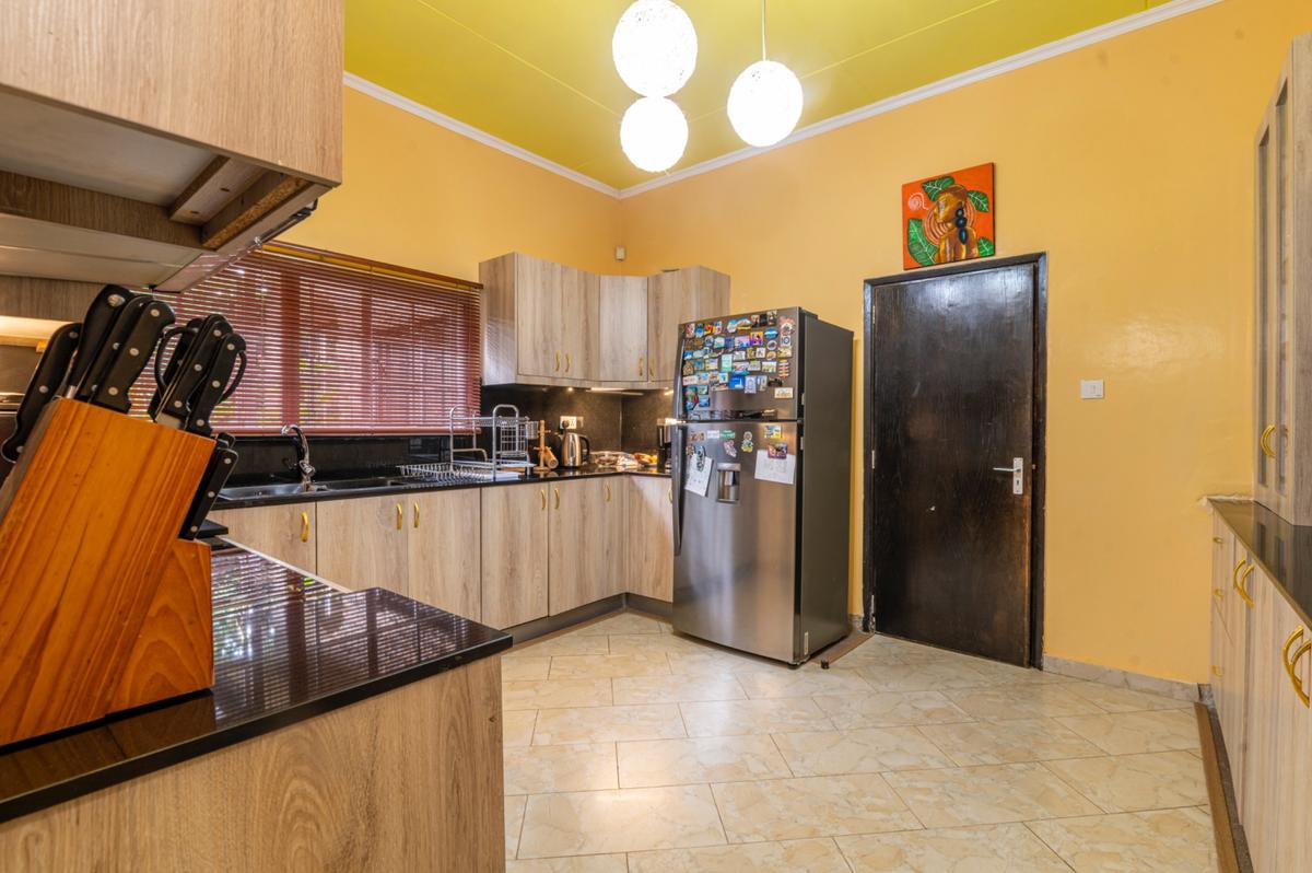 4 Bed House with En Suite in Runda - 8