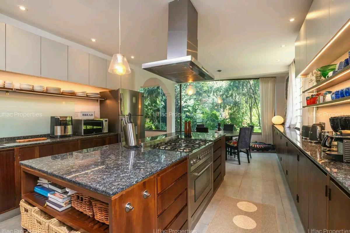 5 Bed House with En Suite in Runda - 9