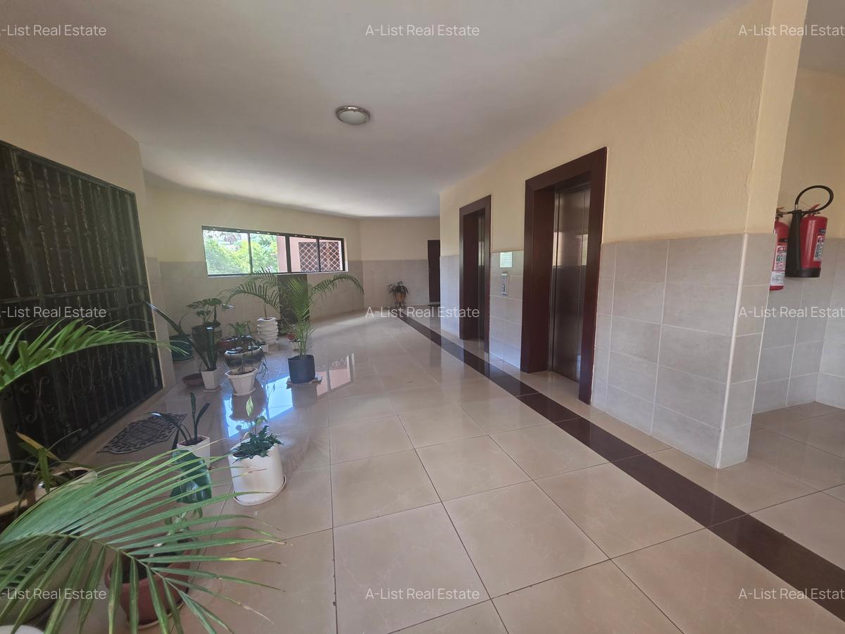 4 Bed Apartment with En Suite at Brookside Drive - 19