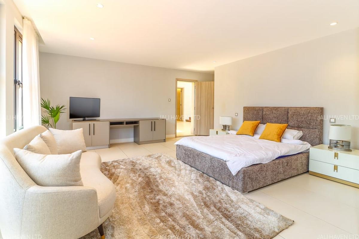 5 Bed Villa with En Suite in Runda - 9