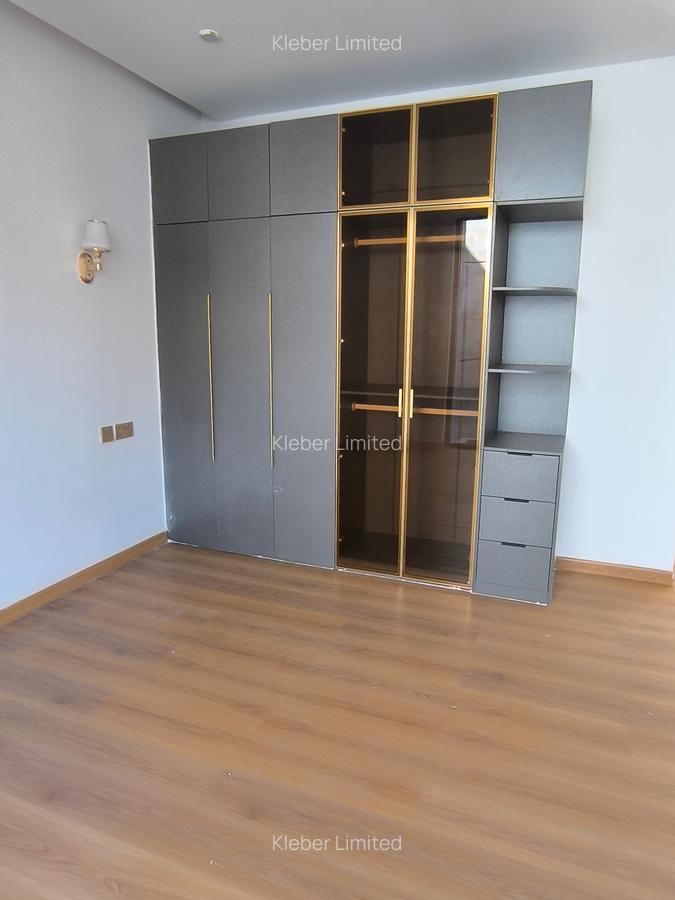 5 Bed Villa with En Suite in Lavington - 20