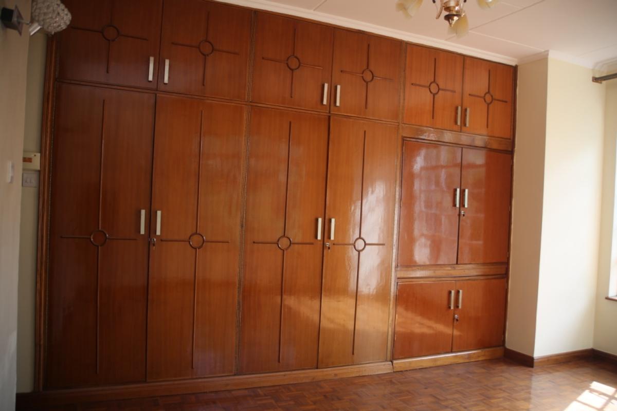 4 Bed Townhouse with En Suite in Lavington - 14