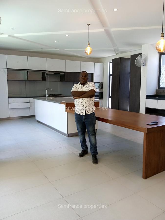 Serviced 3 Bed Apartment with En Suite at Mombasa - 16