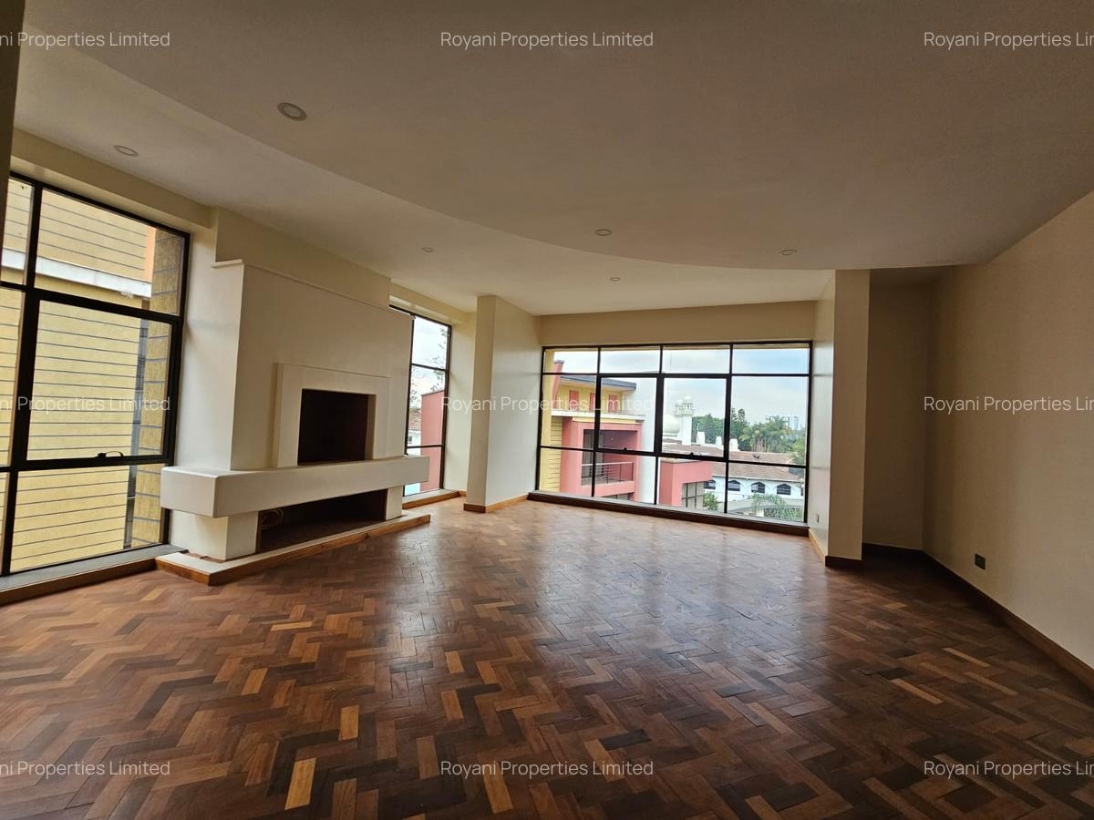 5 Bed Townhouse with En Suite in Lavington - 3