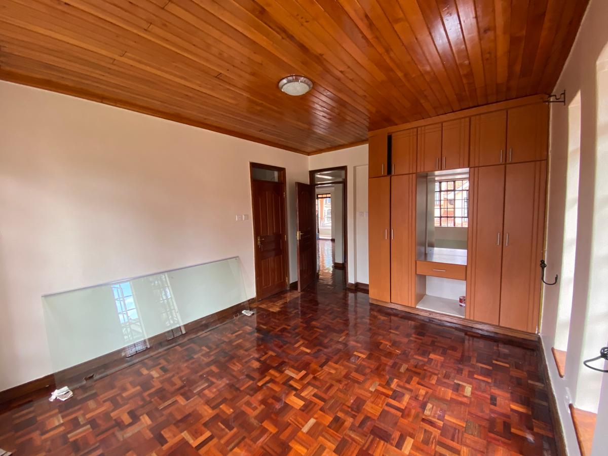 4 Bed Townhouse with En Suite in Lavington - 8