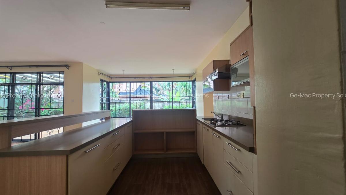 4 Bed House with En Suite in Garden Estate - 6