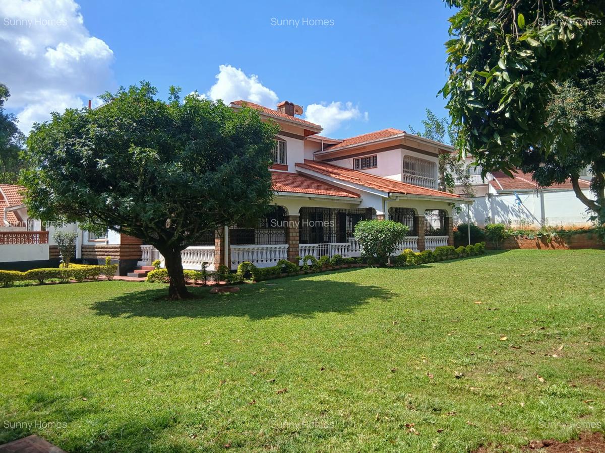 4 Bed Villa with En Suite at Rossylin Lone Tree - 1