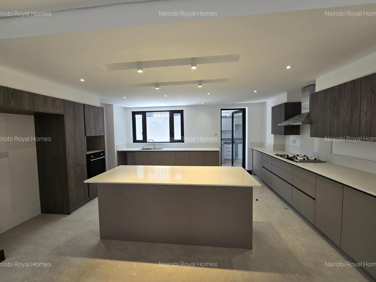 5 Bed Townhouse with En Suite at Kinanda Road - 19