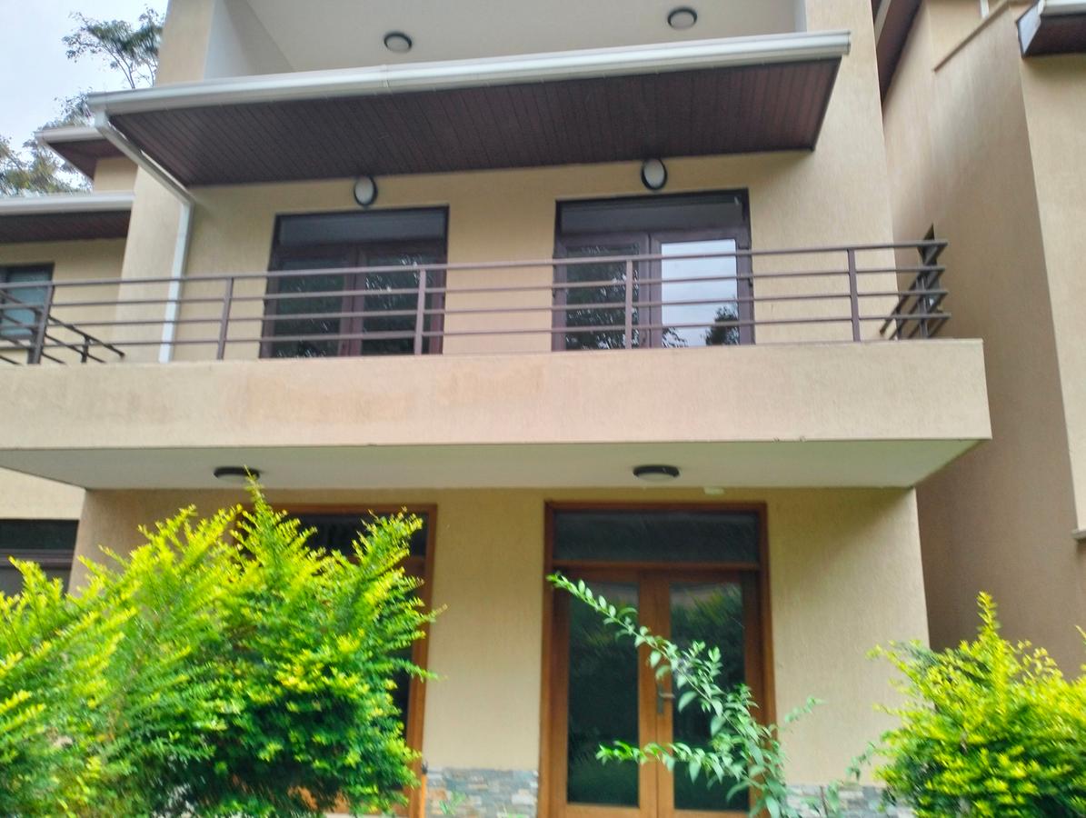 5 Bed Townhouse with En Suite in Lavington - 4