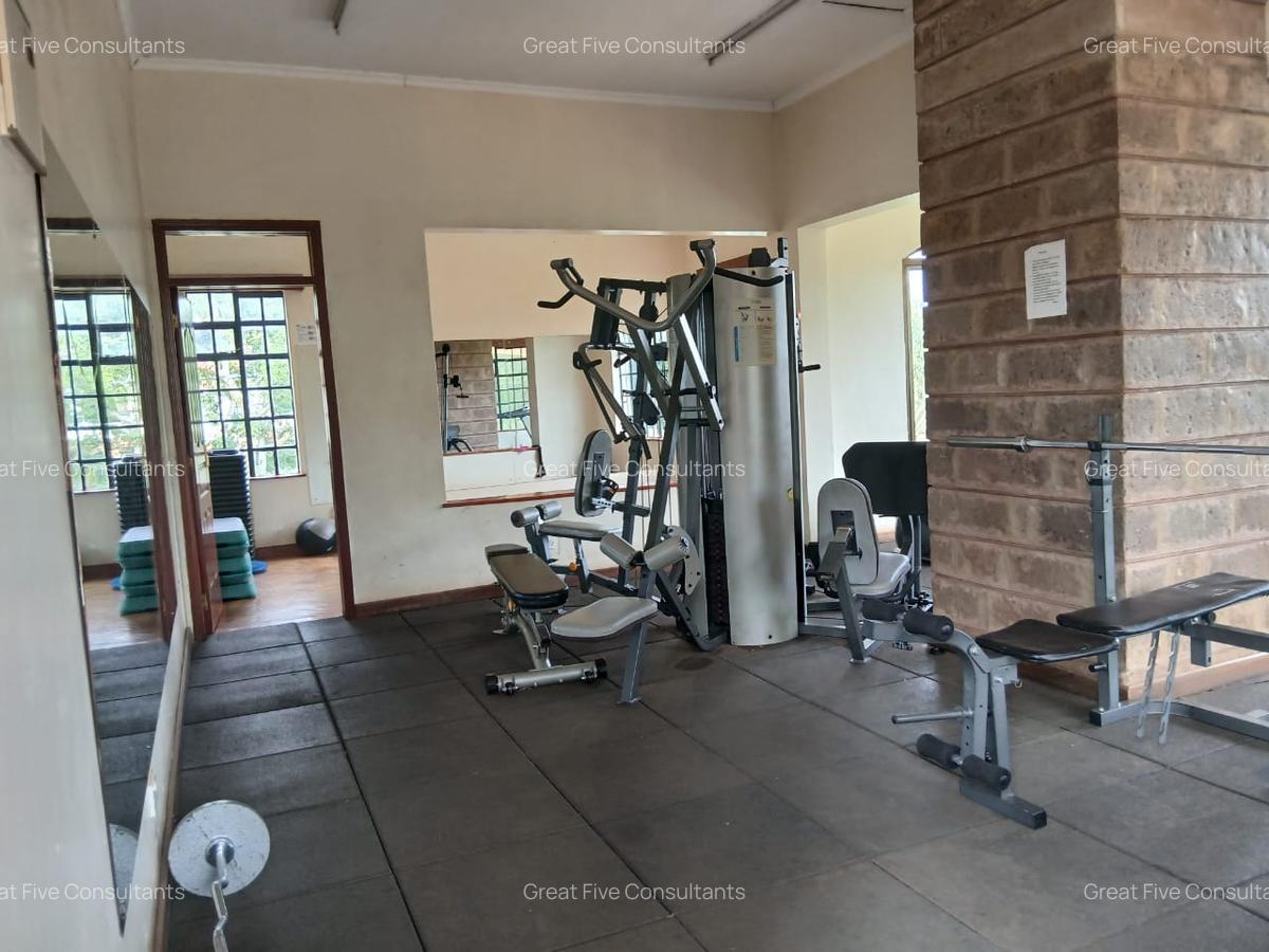 4 Bed Villa with En Suite in Redhill - 19