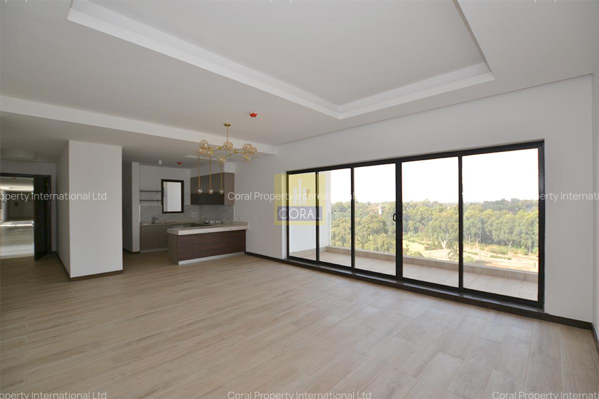 3 Bed Apartment with Swimming Pool in Rosslyn - 2