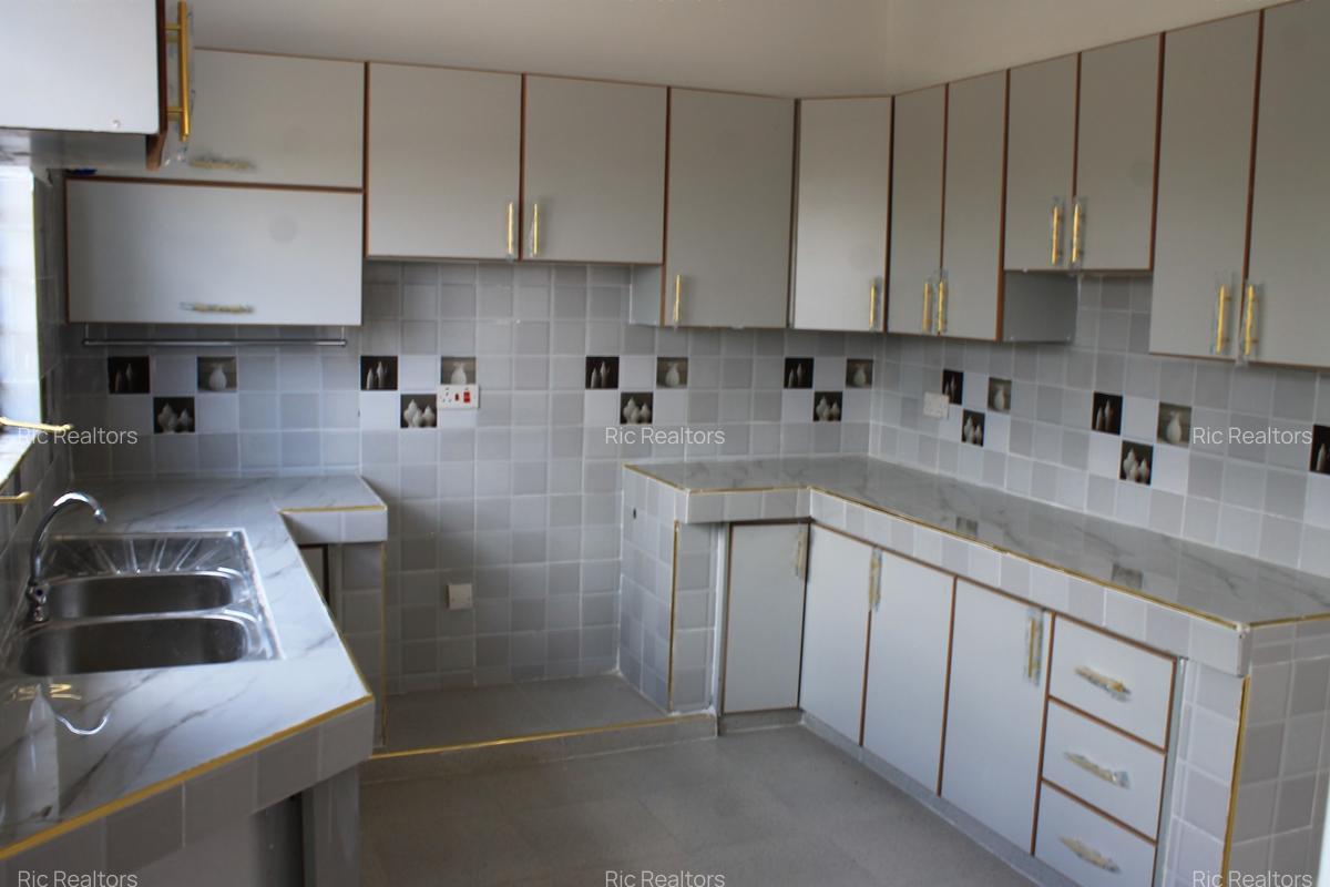 4 Bed House with En Suite at Merisho Road - 10