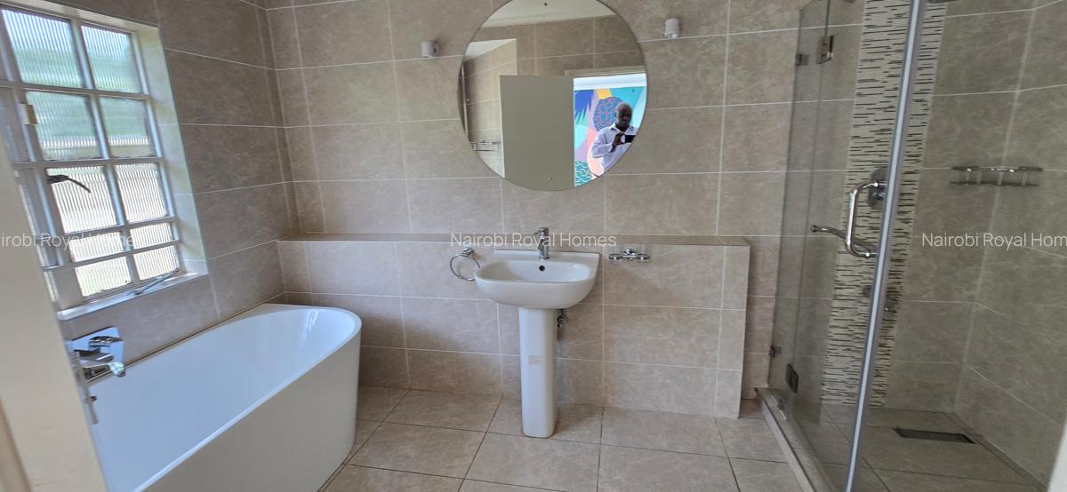 4 Bed House with En Suite at Lavington Road - 20