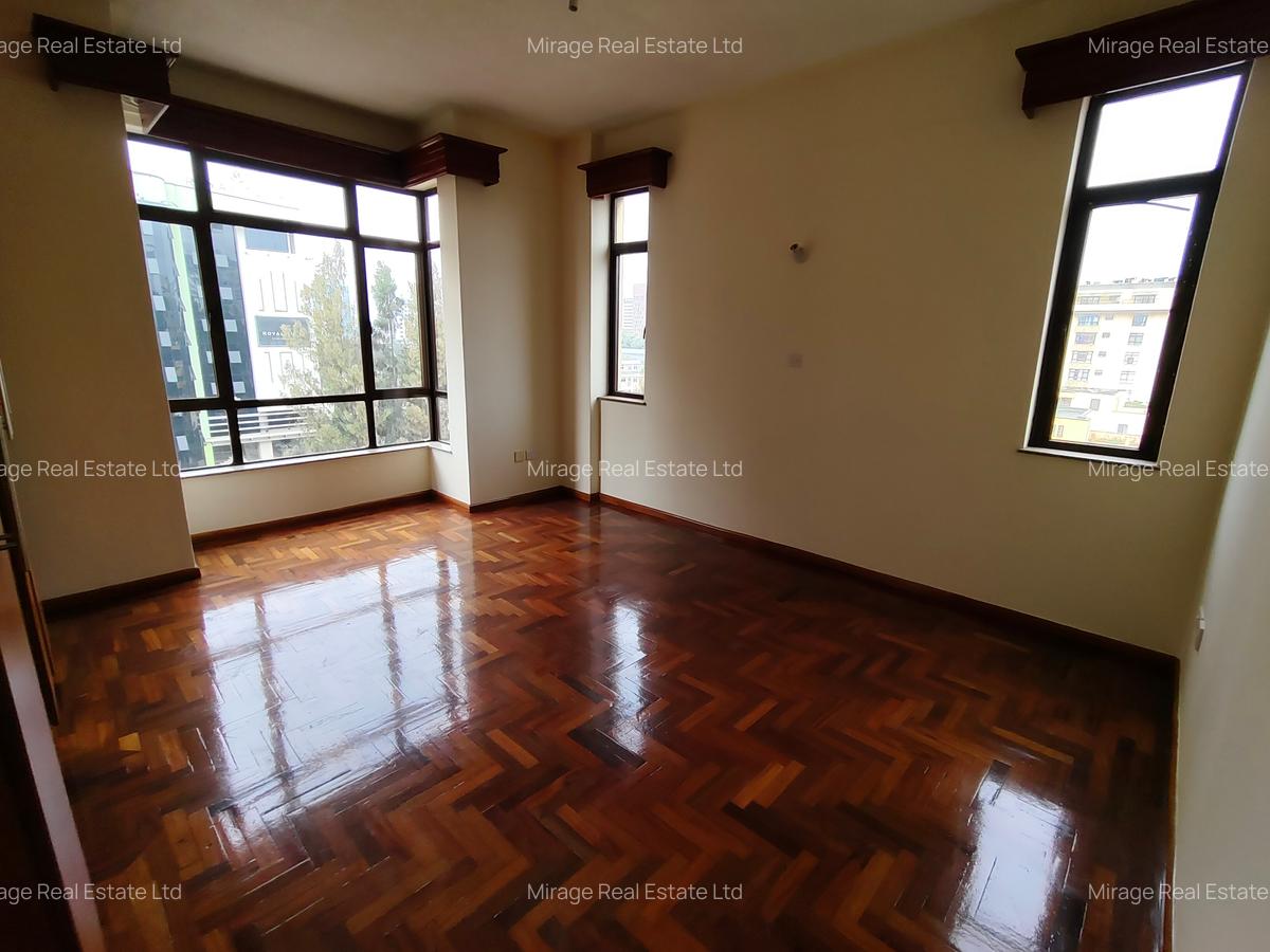 3 Bed Apartment with En Suite in Kilimani - 4