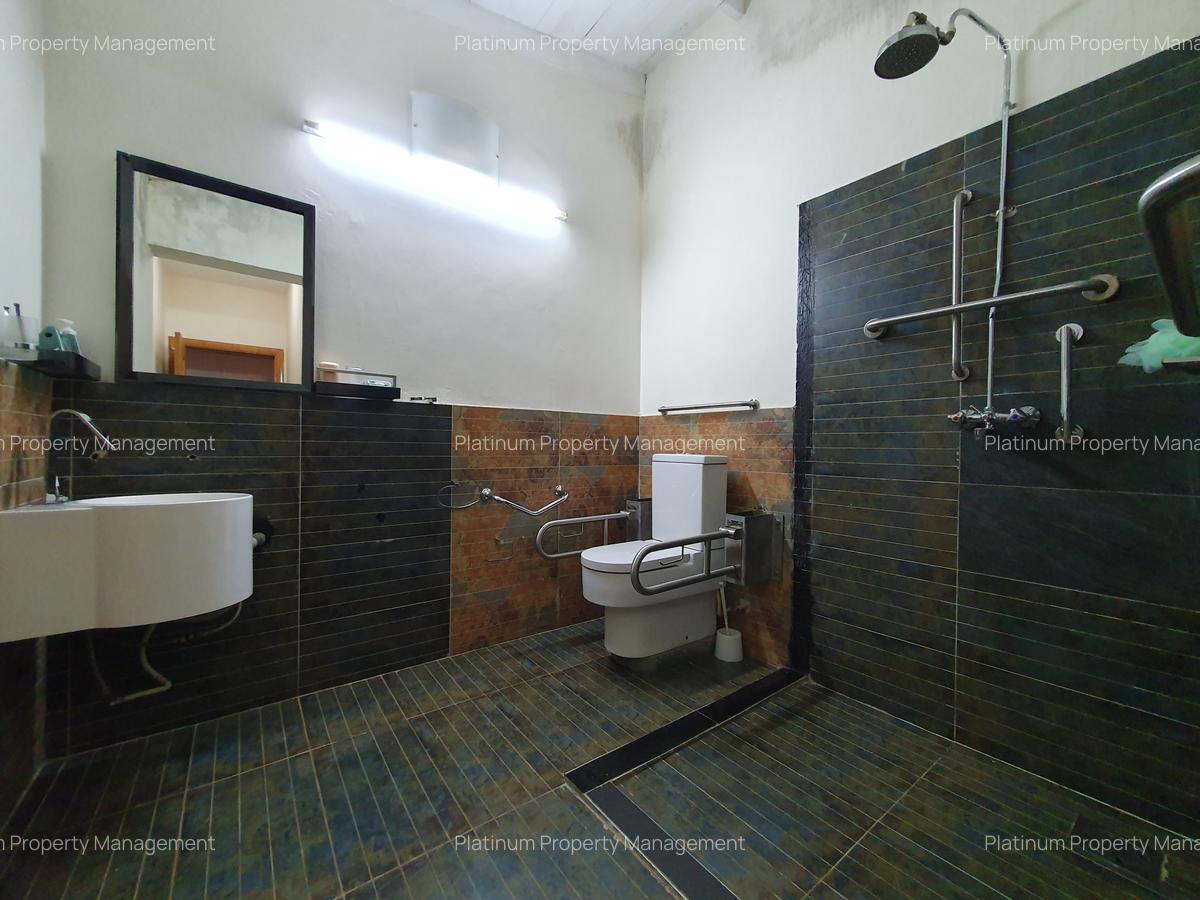 5 Bed Villa with En Suite in Kyuna - 12