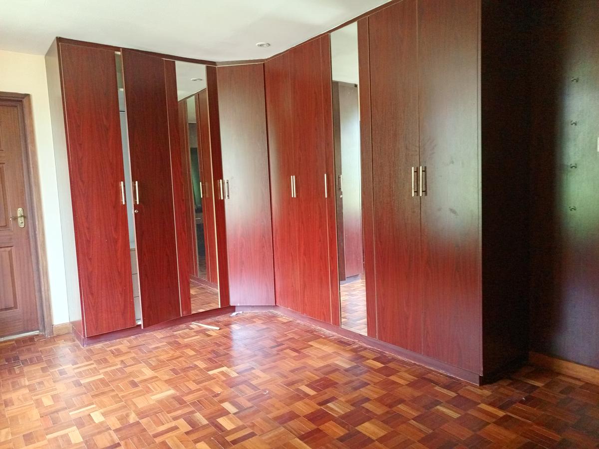 5 Bed Villa with En Suite in Lavington - 9