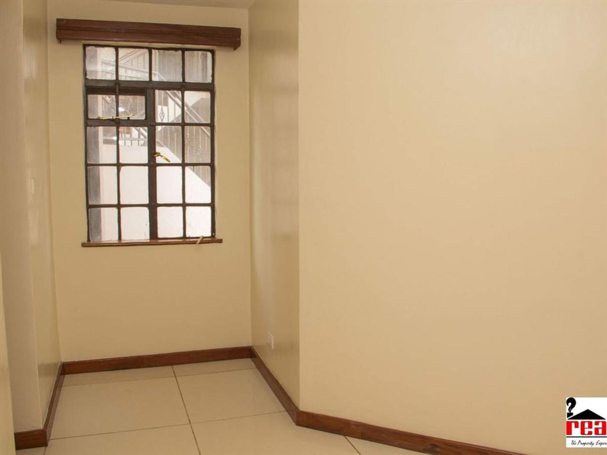 2 Bed Apartment with En Suite in Kilimani - 11