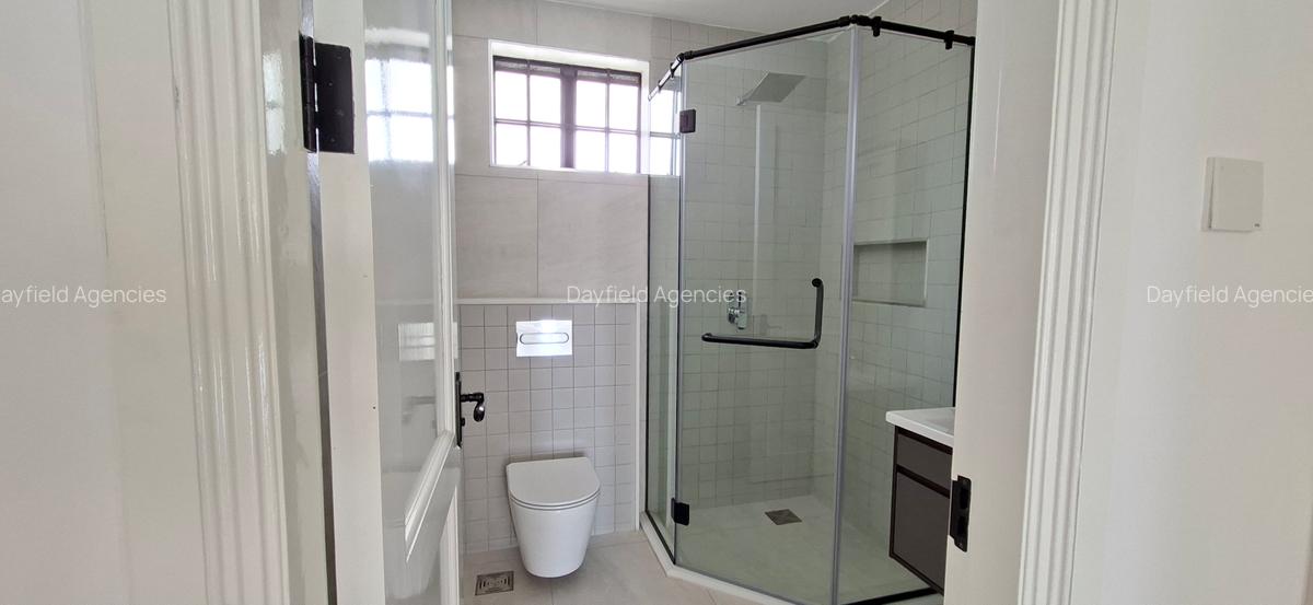 4 Bed House with En Suite in Brookside - 12