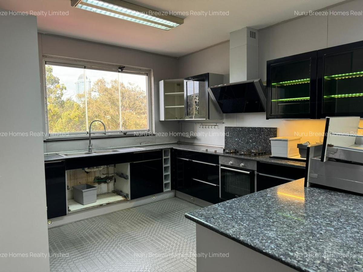 3 Bed Apartment with En Suite in Riverside - 7