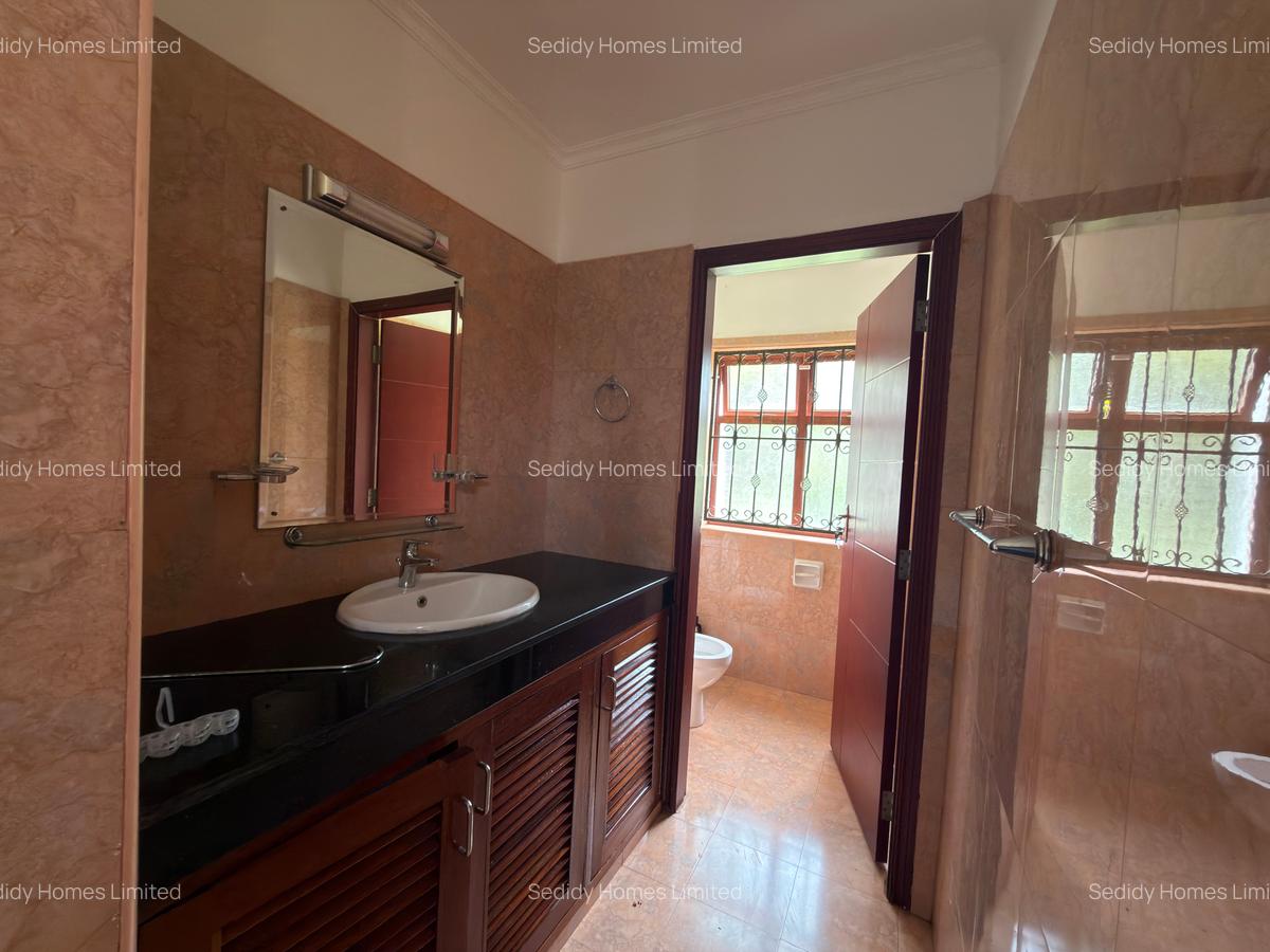 5 Bed Townhouse with En Suite in Runda - 6