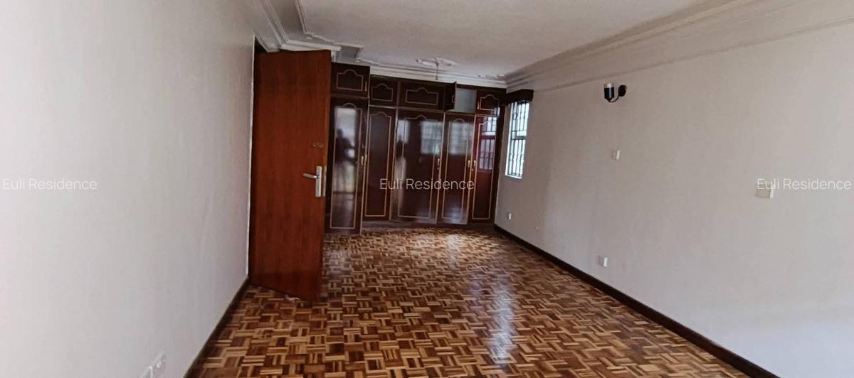 3 Bed Apartment with En Suite at Lantana Rd - 4