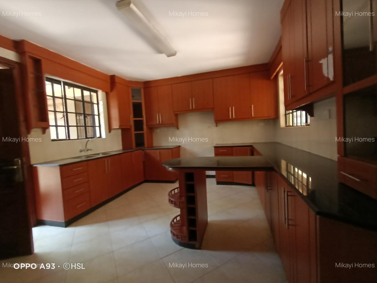 5 Bed Townhouse with En Suite in Kileleshwa - 10