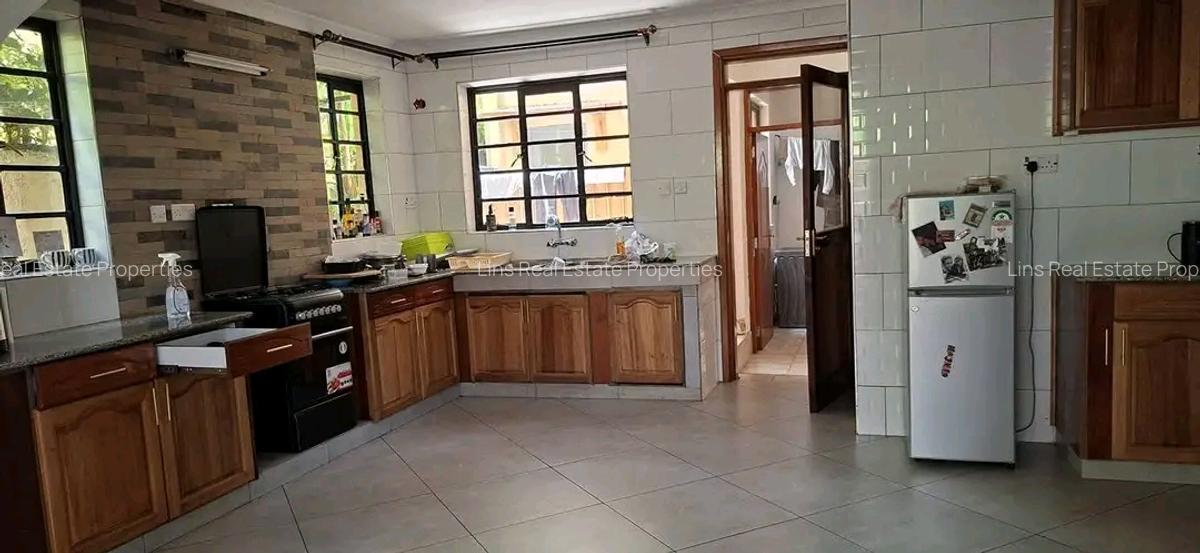 4 Bed Townhouse with En Suite in Kyuna - 9