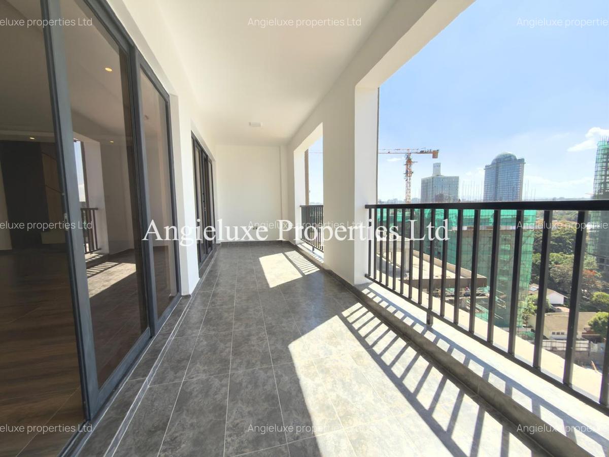 3 Bed Apartment with En Suite at Brookside Drive - 17