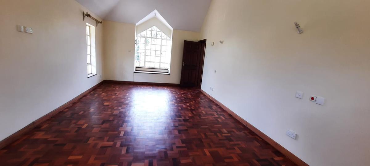 5 Bed Townhouse with En Suite in Lavington - 16